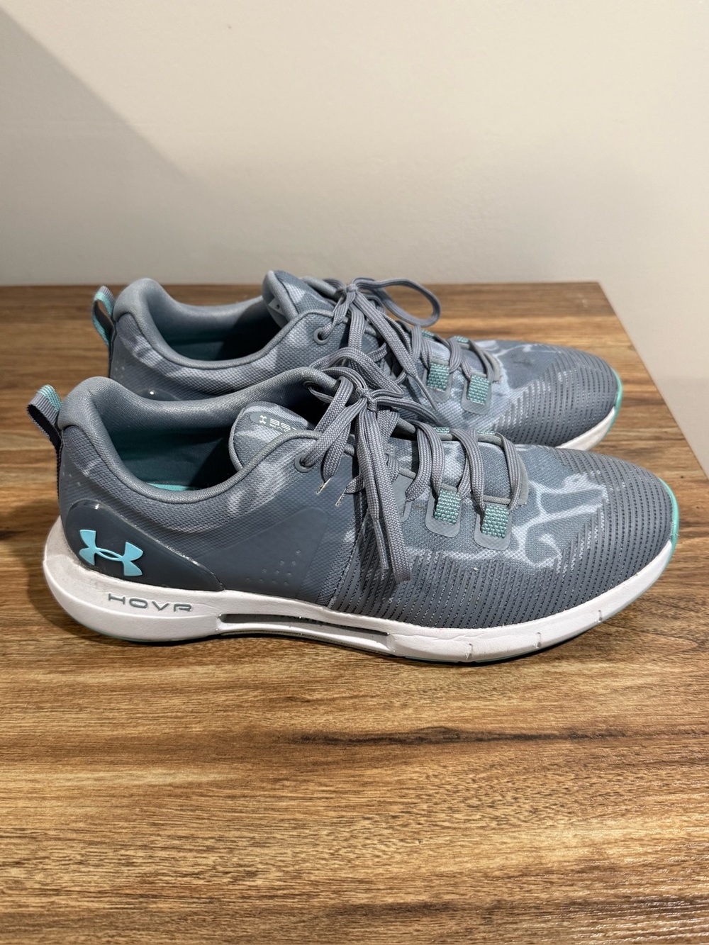 Under Armour HOVR Rise Gray Aqua Training Shoes Women’s 9.5 EUC